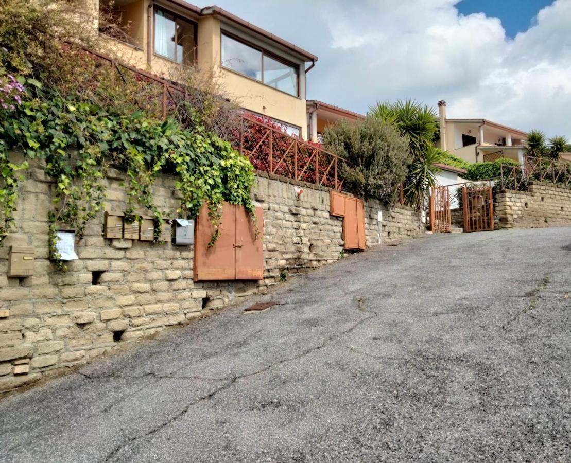 Sguardo Sul Lago ترفيجنانو رومانو المظهر الخارجي الصورة